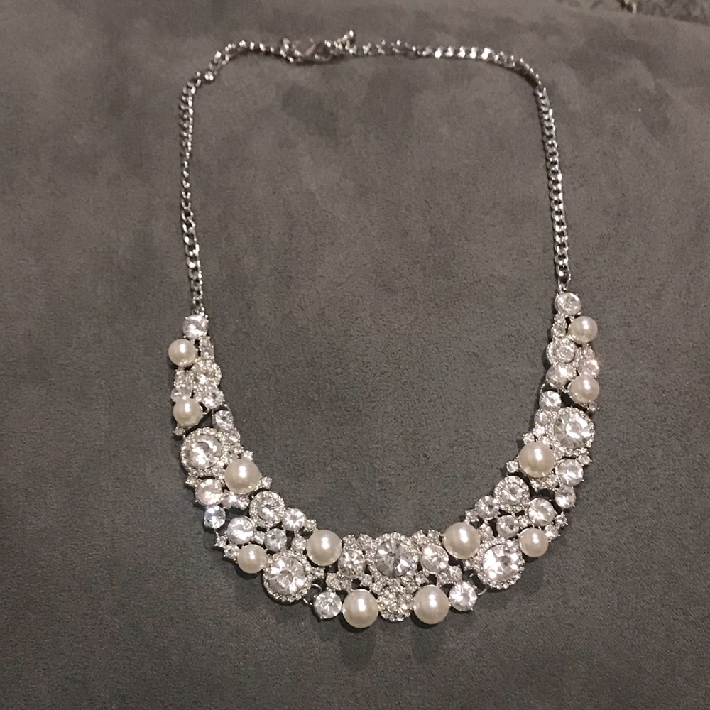 Statement Pearl and Crystal necklace NWOT